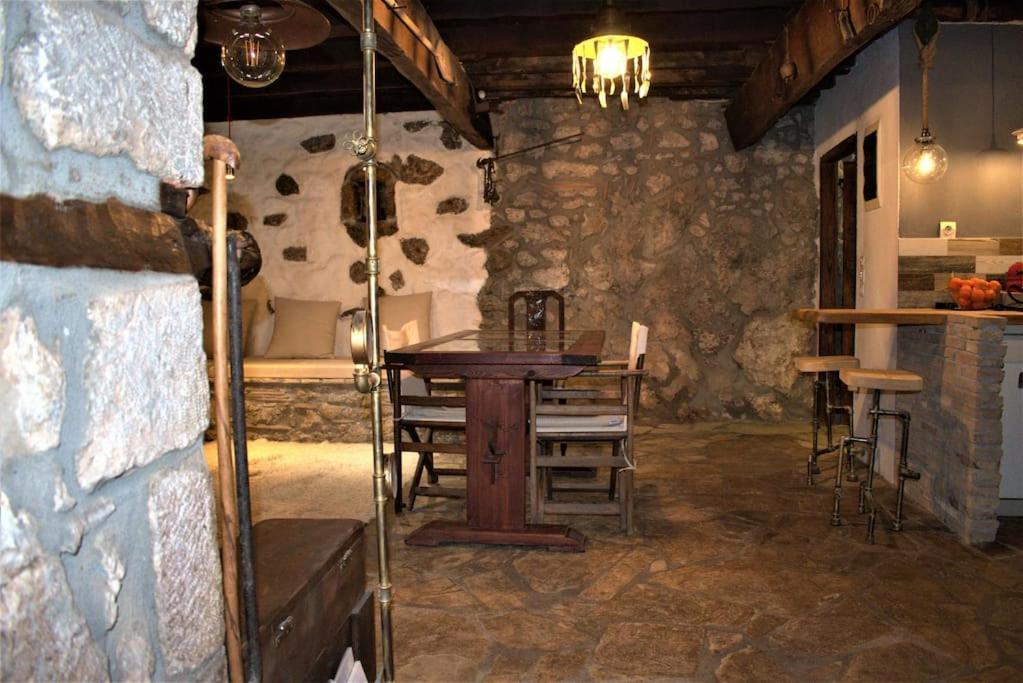 Lílaia Μικρή Πέτρινη Μεζονέτα 2 빌라 외부 사진