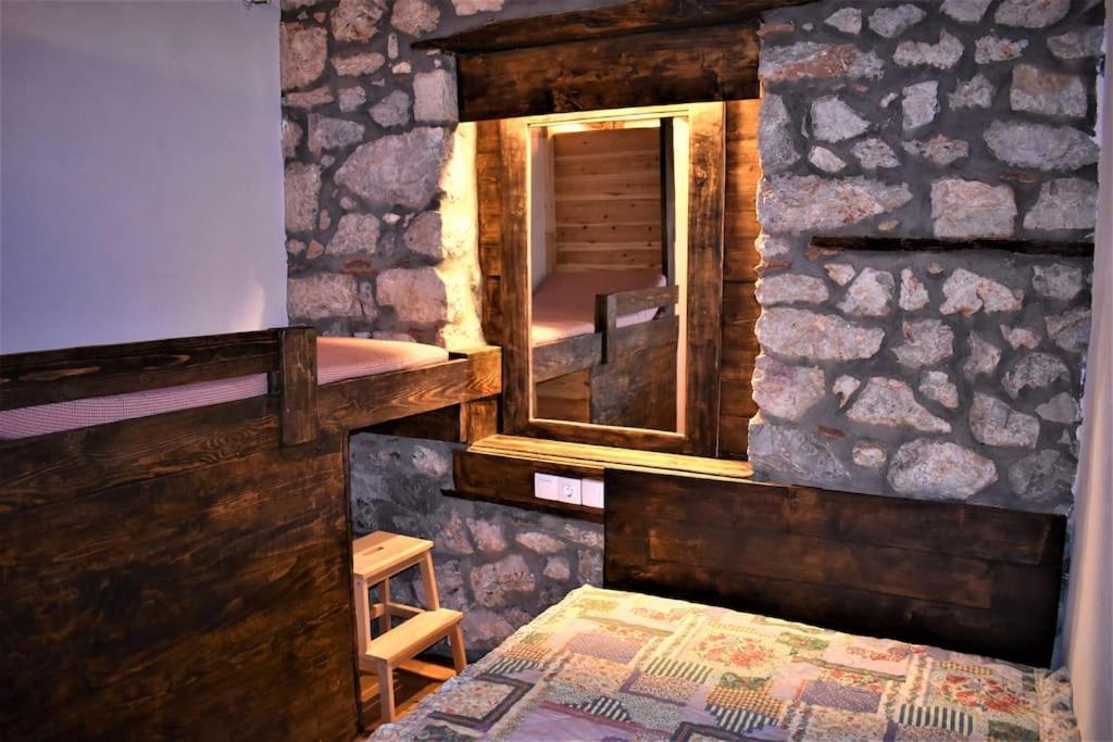 Lílaia Μικρή Πέτρινη Μεζονέτα 2 빌라 외부 사진