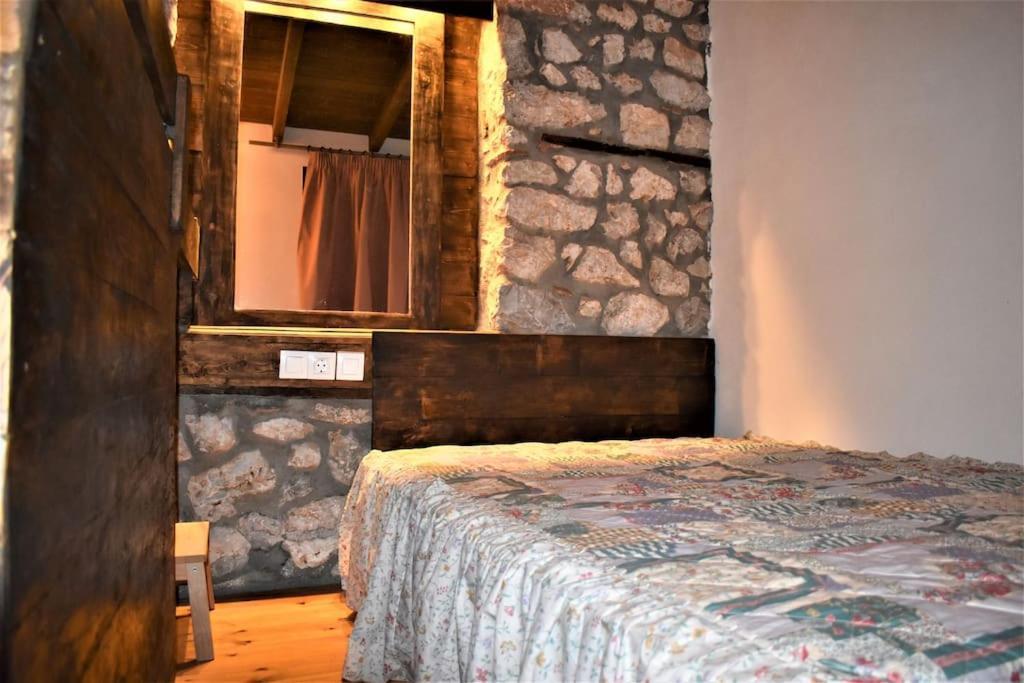 Lílaia Μικρή Πέτρινη Μεζονέτα 2 빌라 외부 사진