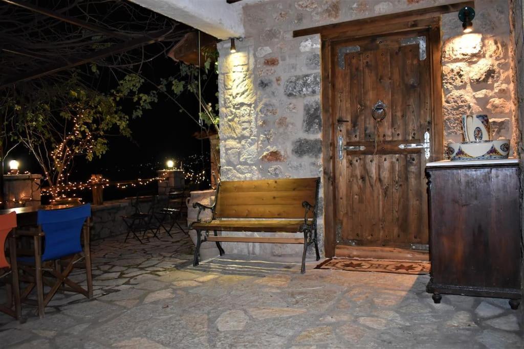 Lílaia Μικρή Πέτρινη Μεζονέτα 2 빌라 외부 사진